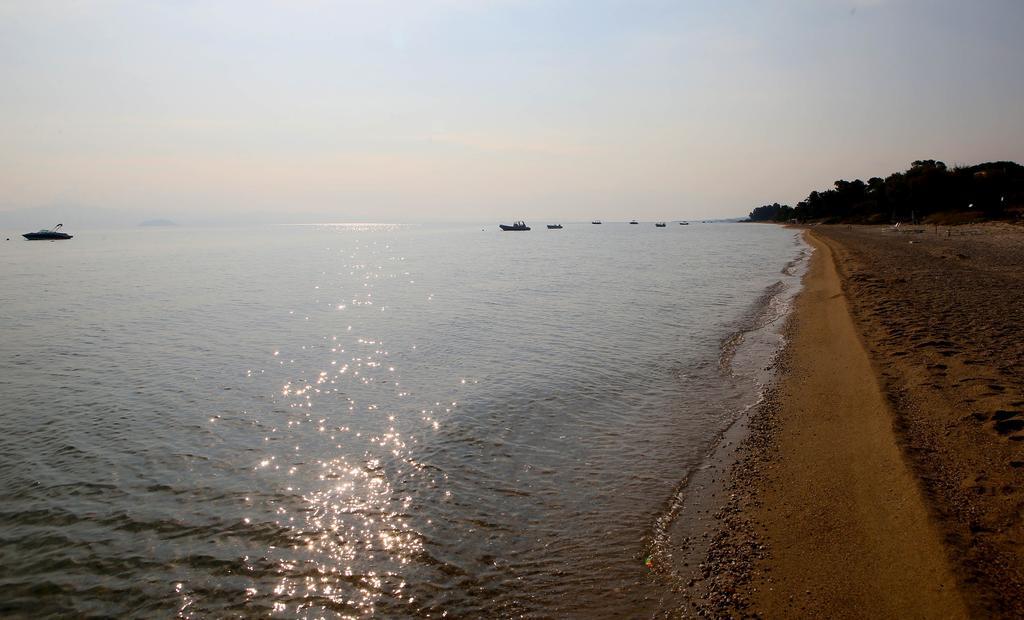 Beach Front Chanioti Polychrono Luaran gambar