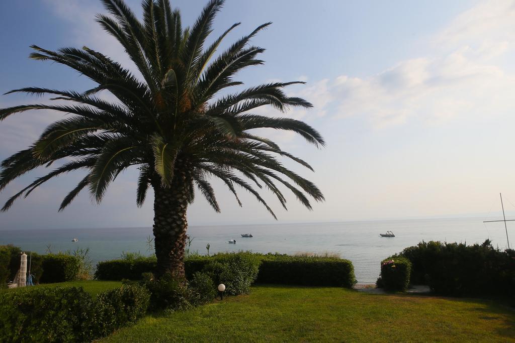 Beach Front Chanioti Polychrono Luaran gambar