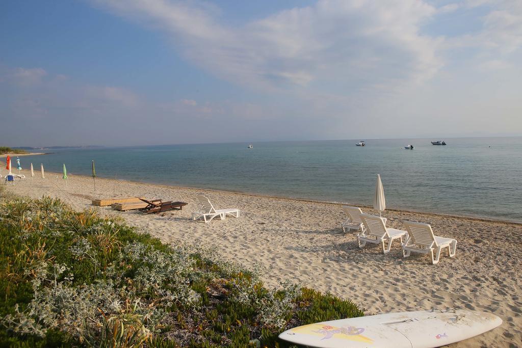 Beach Front Chanioti Polychrono Luaran gambar