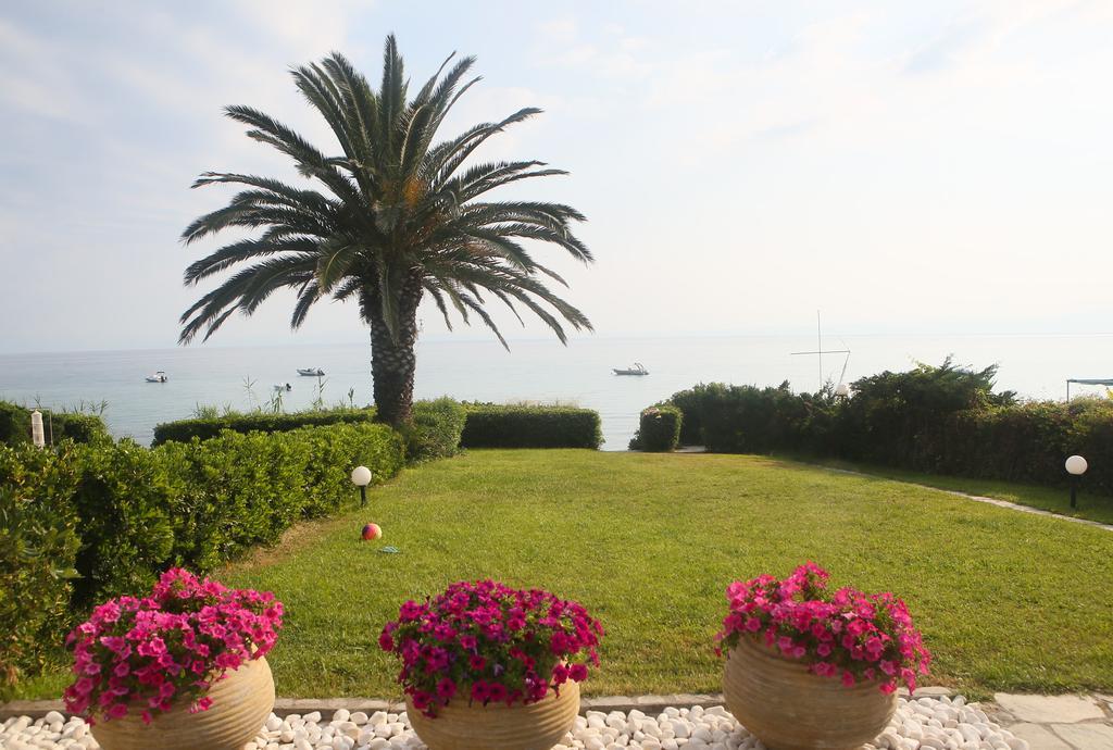 Beach Front Chanioti Polychrono Luaran gambar