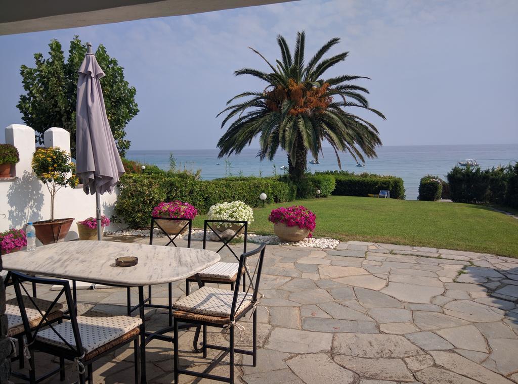 Beach Front Chanioti Polychrono Luaran gambar